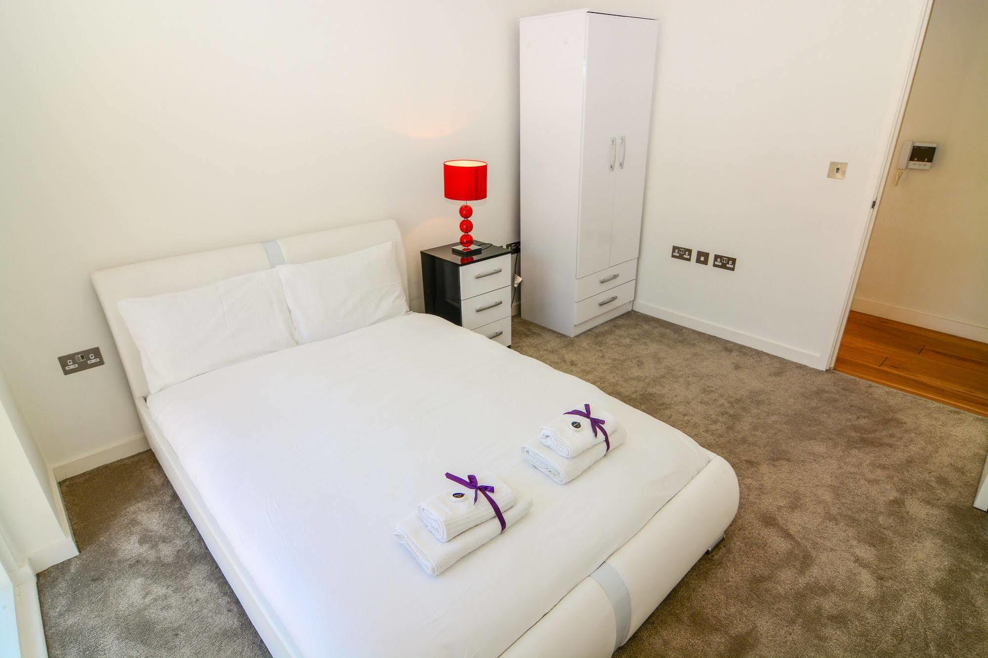 Apartment Wharf - Cambridge Av London Bagian luar foto